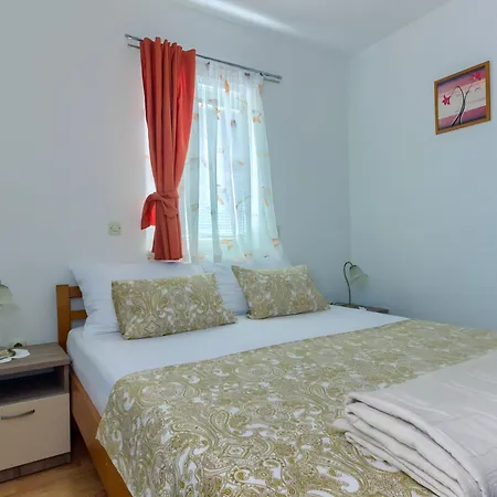 Apartment Jela *
