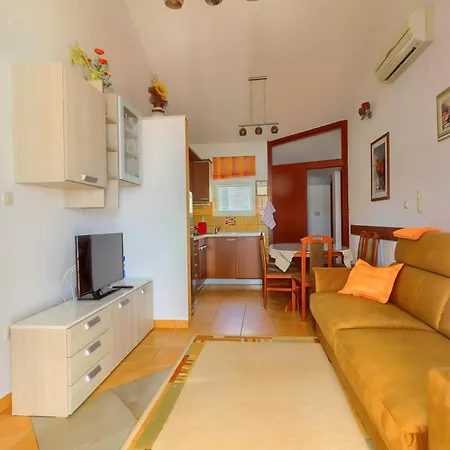 Jela Apartment *