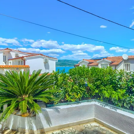 Jela 아파트 트로기르