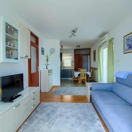 Jela 아파트 트로기르