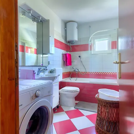 Jela Traù
