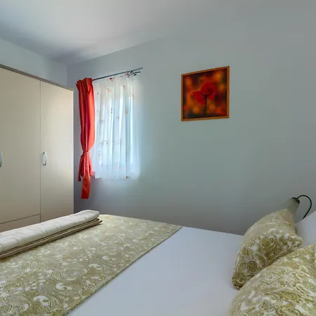 Jela * Traù